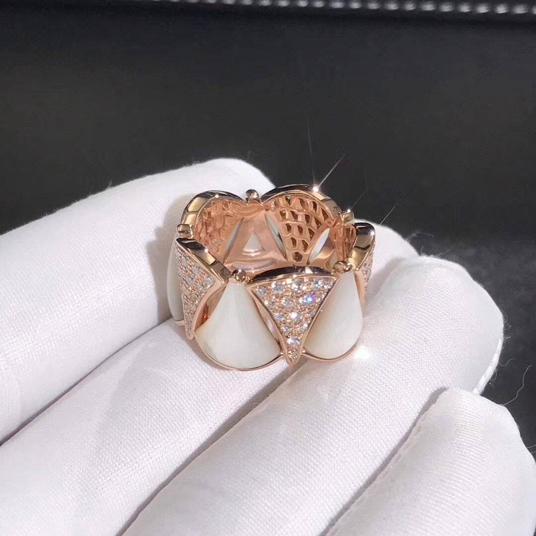 Divas Bvlgari’ Bague Dream avec nacre blanche en or rose 18 carats et pavés de diamants