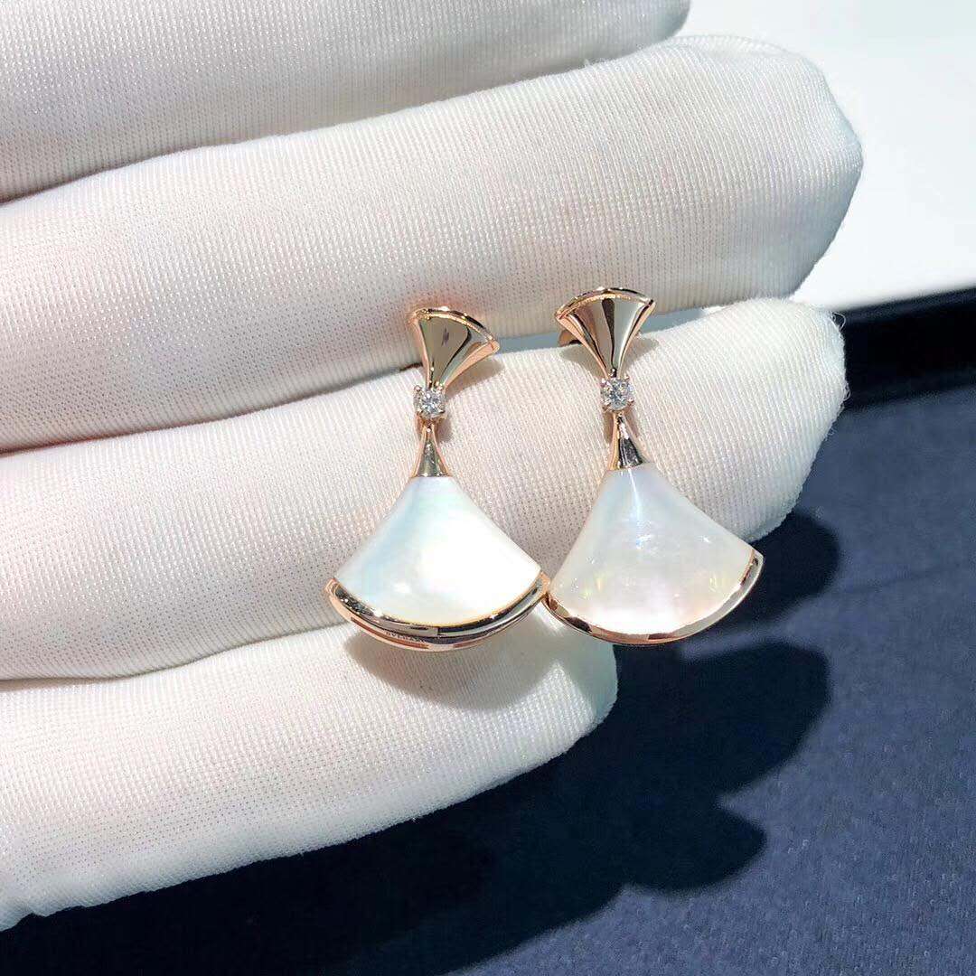 Personnaliser Bulgari Divas’ Boucles d'oreilles Dream serties de nacre en or rose 18 carats et diamants