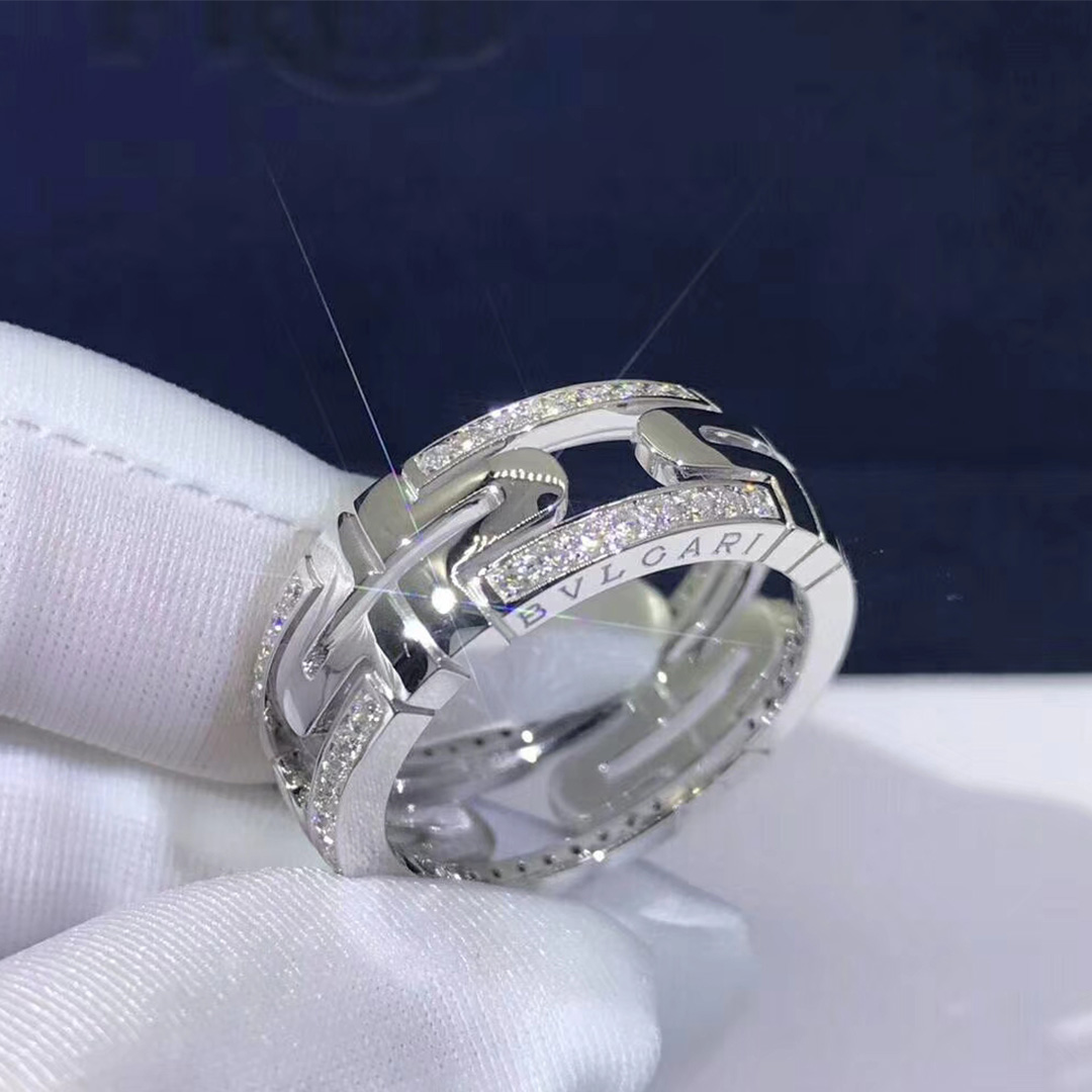 Bague Bvlgari Parentesi sur mesure en or blanc 18 carats et diamants demi-pavés