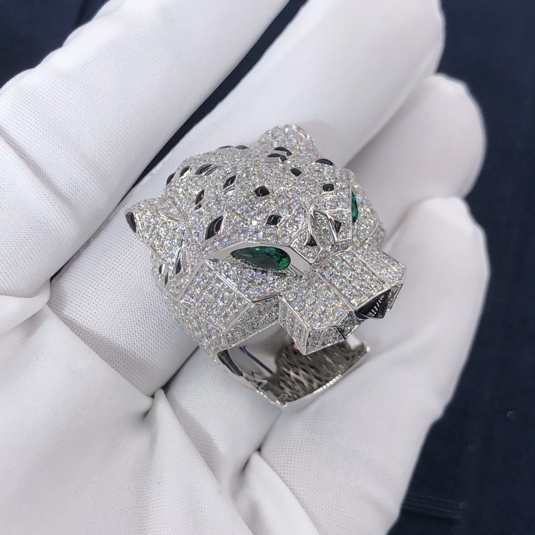 Panthère de Cartier personnalisée en or blanc 18 carats,Onyx,Émeraude et diamants pleins pavés