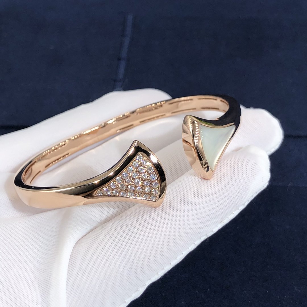 Divas Bvlgari sur mesure’ Bracelet manchette Dream avec nacre en or rose 18 carats et diamants