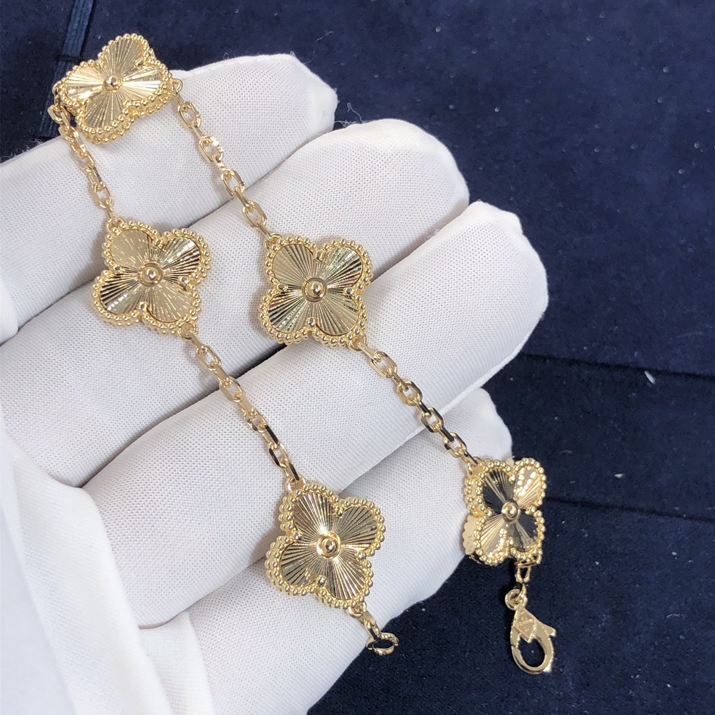 Van Cleef sur mesure & Arpels Vintage Alhambra 5 Bracelet Motifs en or jaune 18 carats