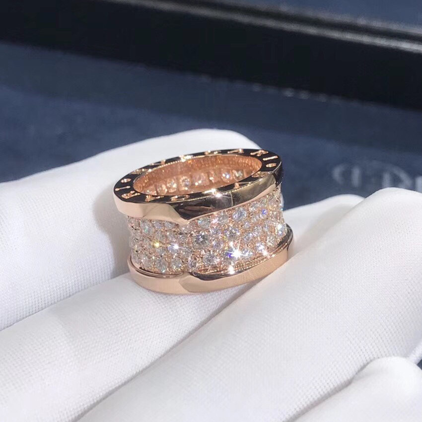 Bague Bvlgari B.zero1 sur mesure en or rose 18 carats et pavé de diamants sur la spirale