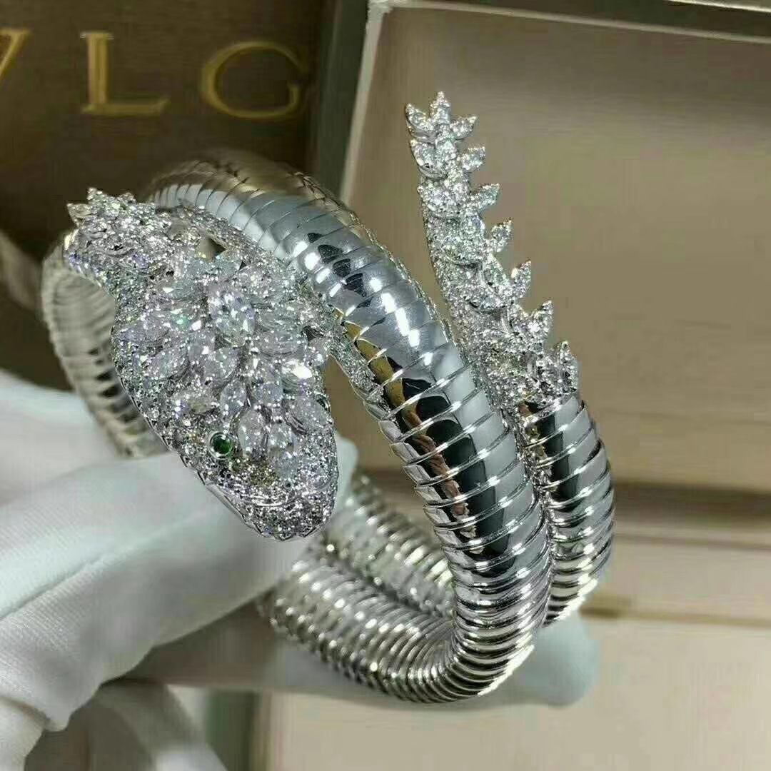 Personnalisez le bracelet Serpenti Haute Joaillerie Bvlgari en or blanc 18 carats et pavé de diamants