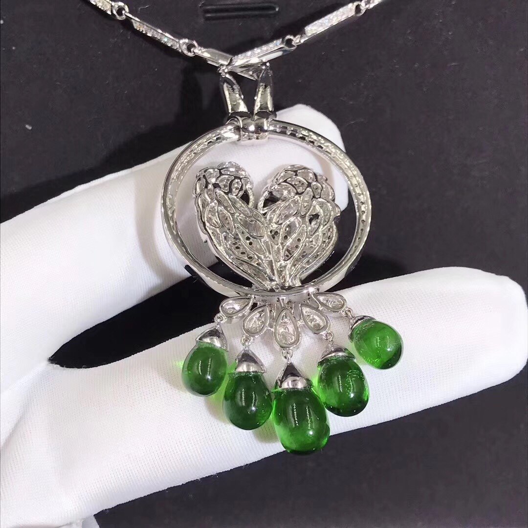 Collier Cartier Haute Joaillerie Les Oiseaux Libérés sur mesure en or blanc 18 carats,Gouttes d'émeraude,Becs en nacre,Yeux de saphir et pavés de diamants