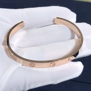 Bracelet d'amour de manchette ouverte Cartier sur mesure en or rose 18 carats