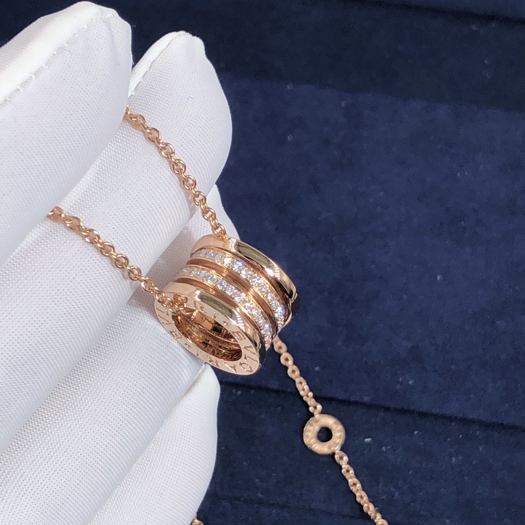 Personnalisez le collier B.zero1 Design Legend en chaîne et pendentif en or rose 18 carats sertis de diamants pavés sur la spirale