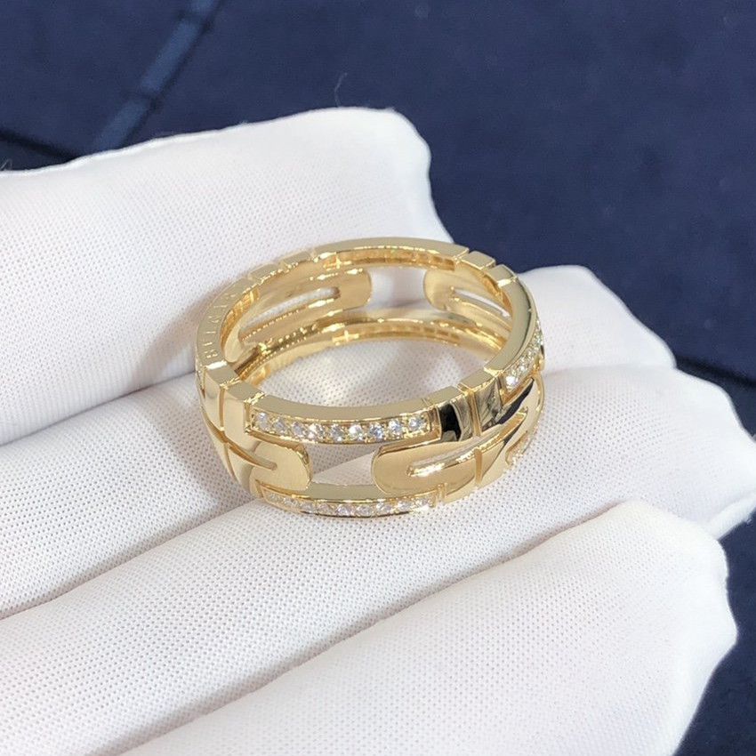 Bague Bulgari Parentesi Band sur mesure en or jaune 18 carats et diamants demi-pavés