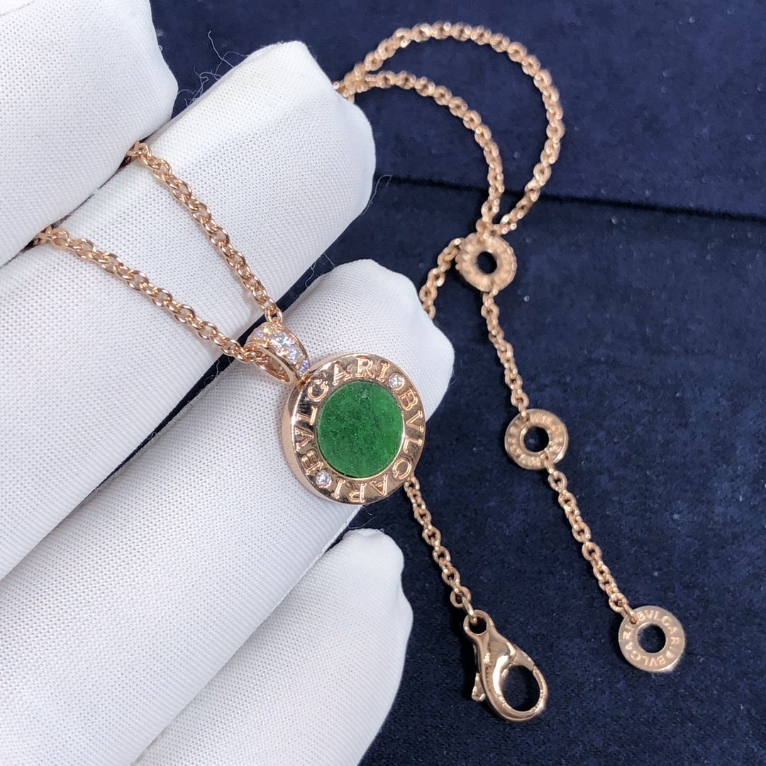 Collier Bvlgari Bvlgari fait sur mesure en chaîne en or rose 18 carats et pendentif en or rose 18 carats serti de jade vert et pavé de diamants