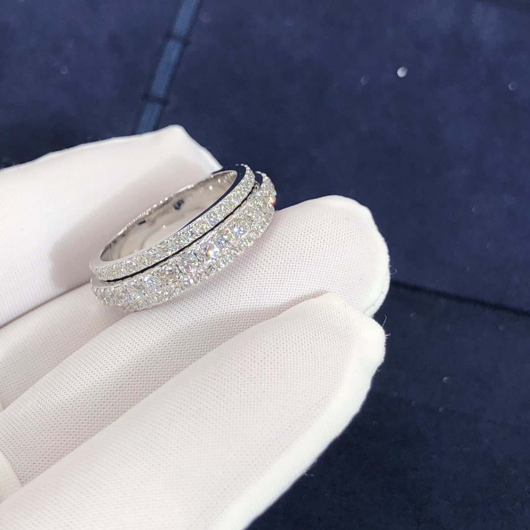 Bague de mariage Piaget bande Possession sur mesure en or blanc 18 carats avec 115 Diamants taille brillant