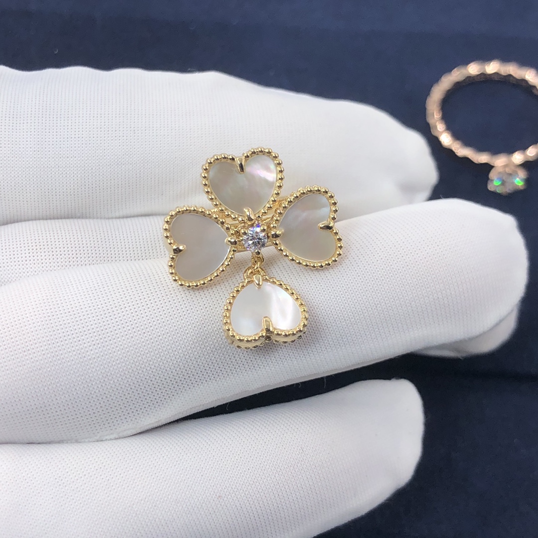 Bague Effeuillage VCA Sweet Alhambra sur mesure en or jaune 18 carats,Nacre blanche et diamant