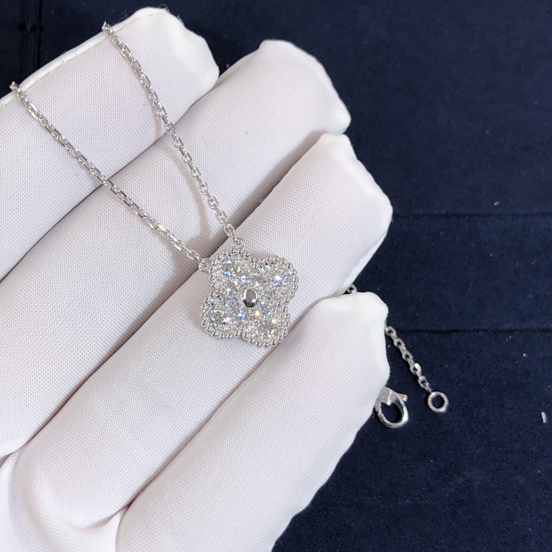 Pendentif VCA Sweet Alhambra fait sur mesure en or blanc 18 carats avec diamants