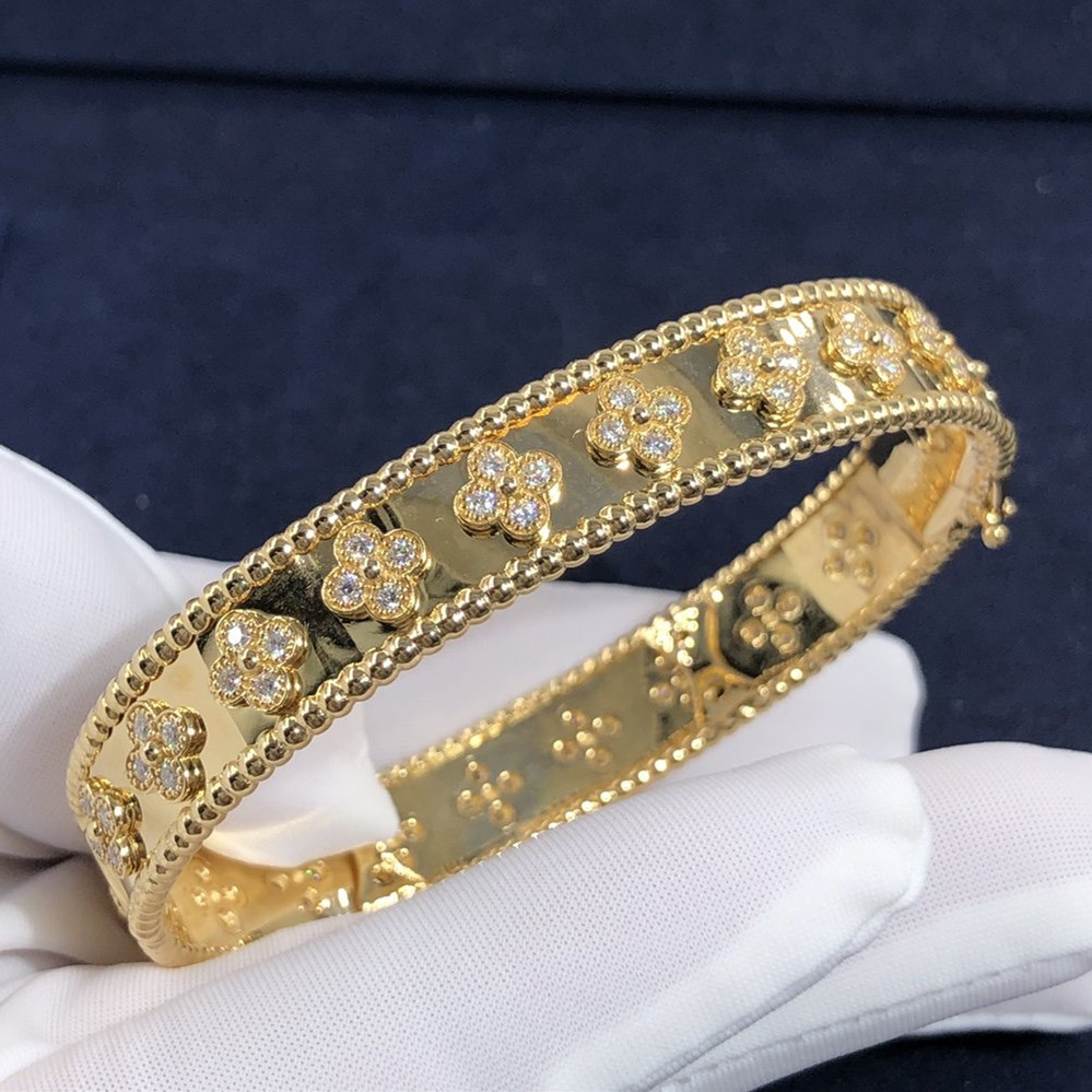 Van Ceef & Bracelet Trèfles Arpels Perlee sur mesure en or jaune 18 carats et diamants