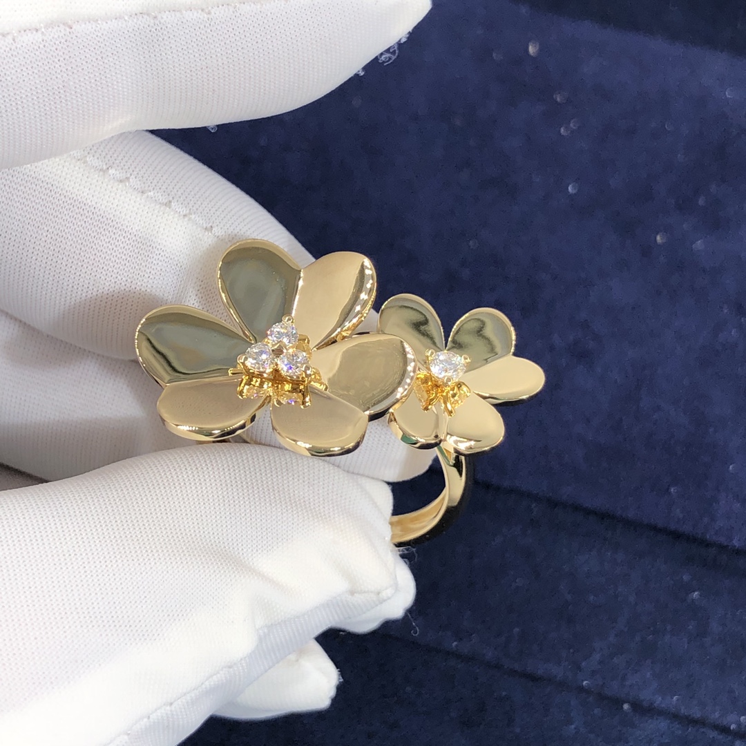 VCA Frivole entre l'anneau de doigt fait sur commande en or jaune 18 carats avec des diamants