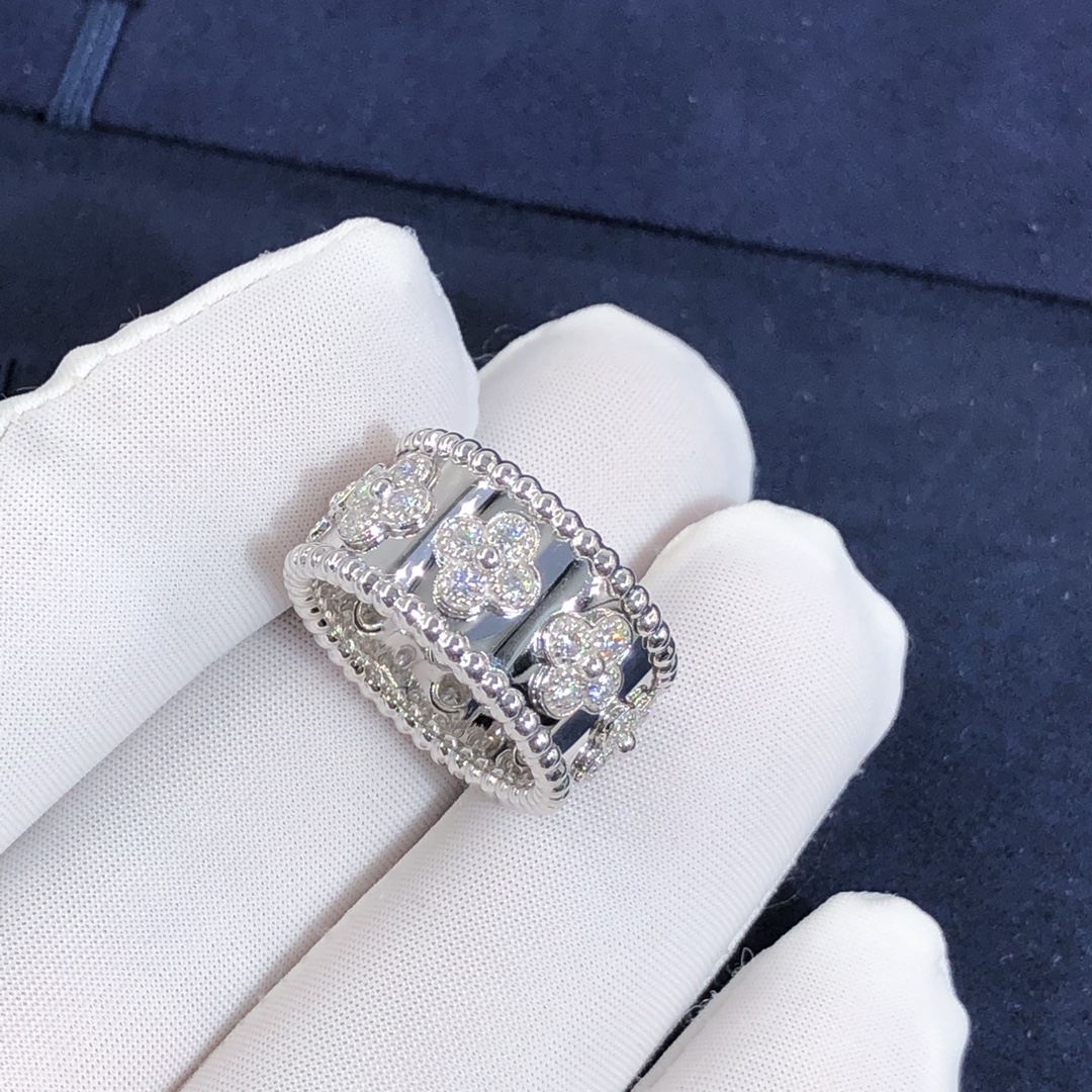 Van Cleef & Bague Trèfles Arpels Perlée sur mesure en or blanc 18 carats avec diamants,Petit modèle