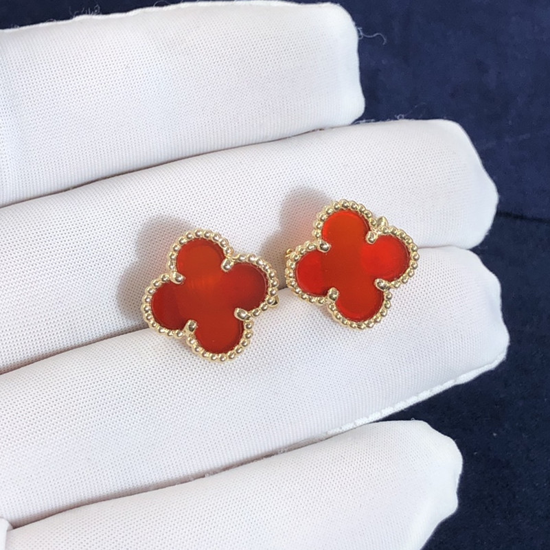 Van Cleef sur mesure & Clous d'oreilles Arpels Sweet Alhambra en or rose 18 carats et cornaline