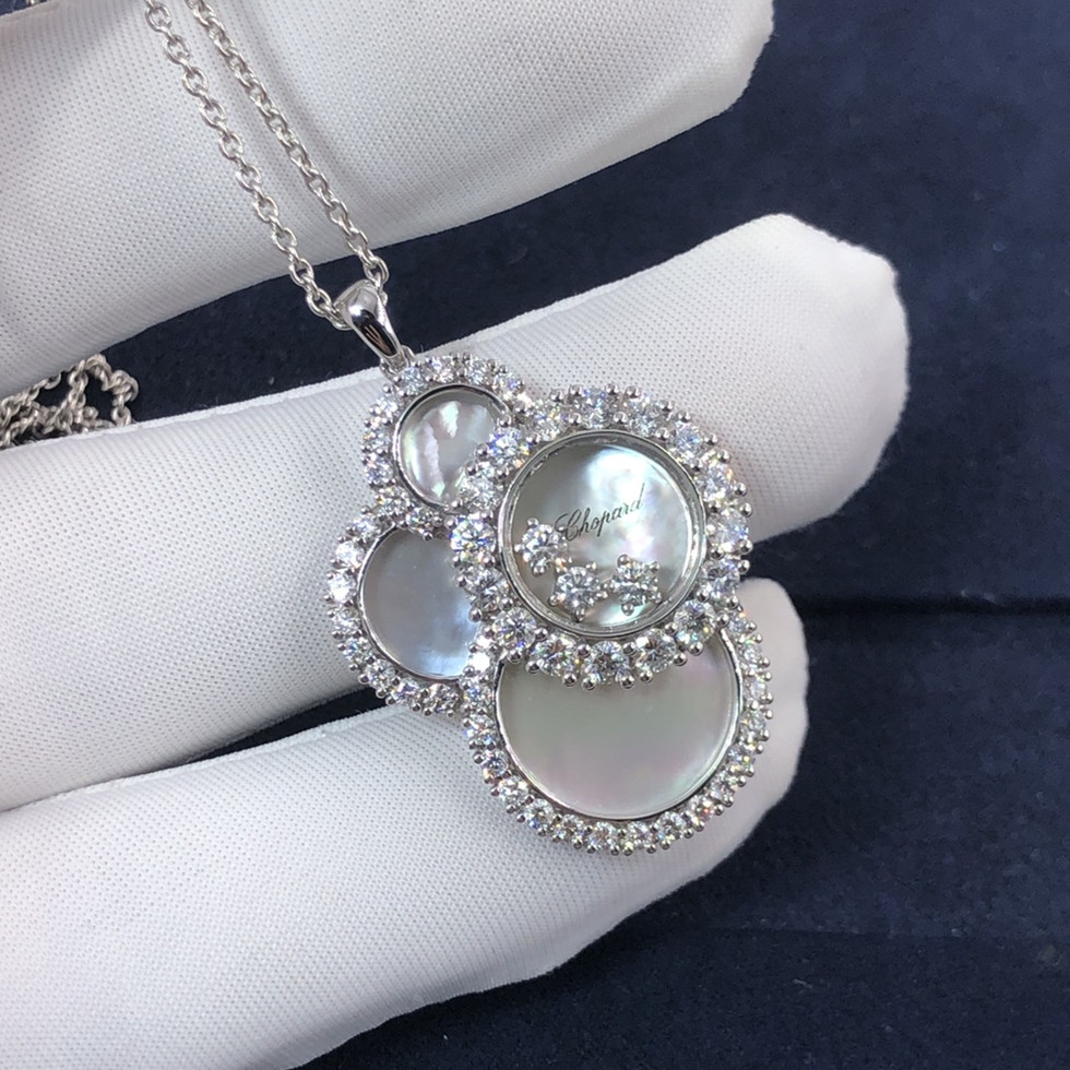 Pendentif Chopard Happy Dream Joaillerie sur mesure en or blanc 18 carats,Nacre nacrée et diamants