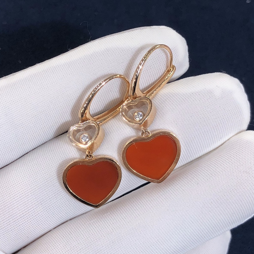 أقراط شوبارد Happy Hearts مصنوعة خصيصًا من الذهب الوردي عيار 18 قيراطًا مع الماس والعقيق