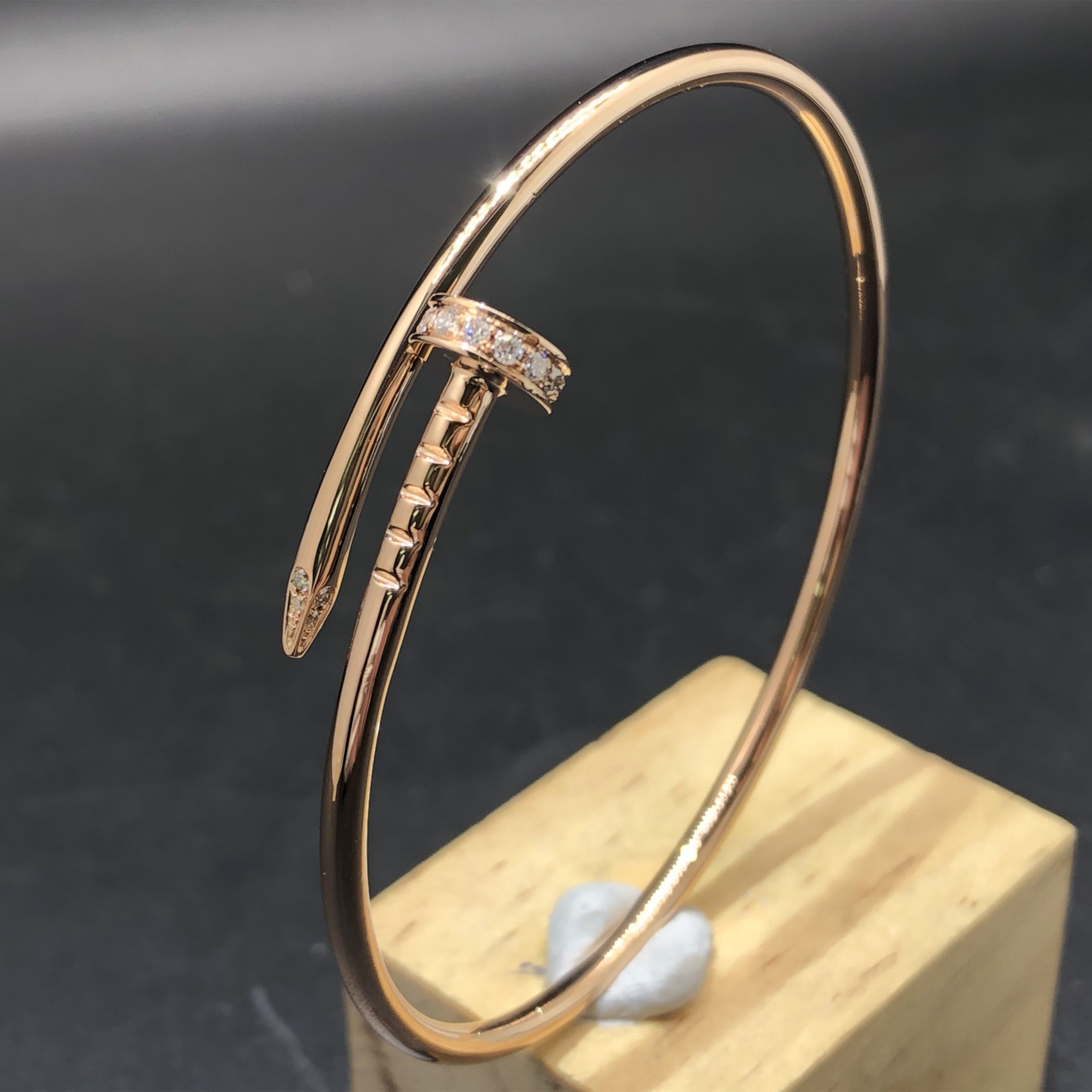 Bracelet Cartier Juste un Clou petit modèle sur mesure en or rose 18 carats avec diamants