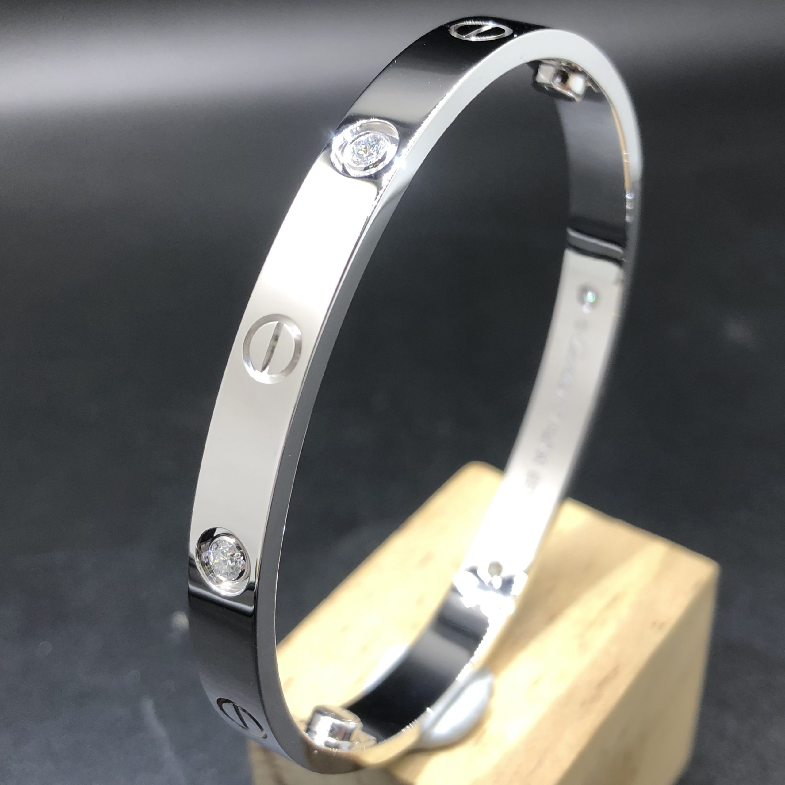 Bracelet Love Cartier sur mesure en or blanc massif 18 carats avec 4 Diamants