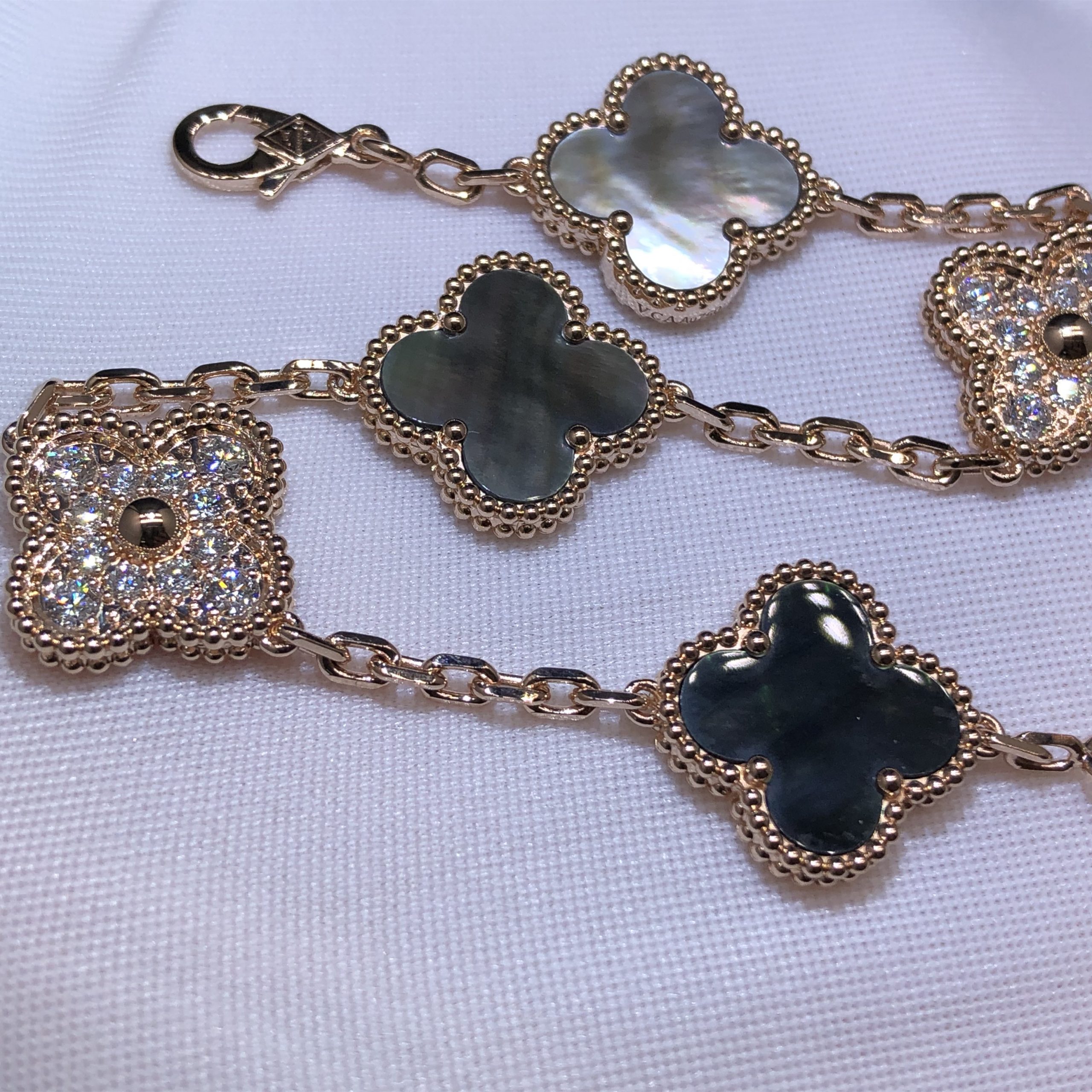 Van Cleef sur mesure & Arpels Vintage Alhambra 5 Bracelet Motifs en or rose 18 carats, Nacre grise et diamants ronds
