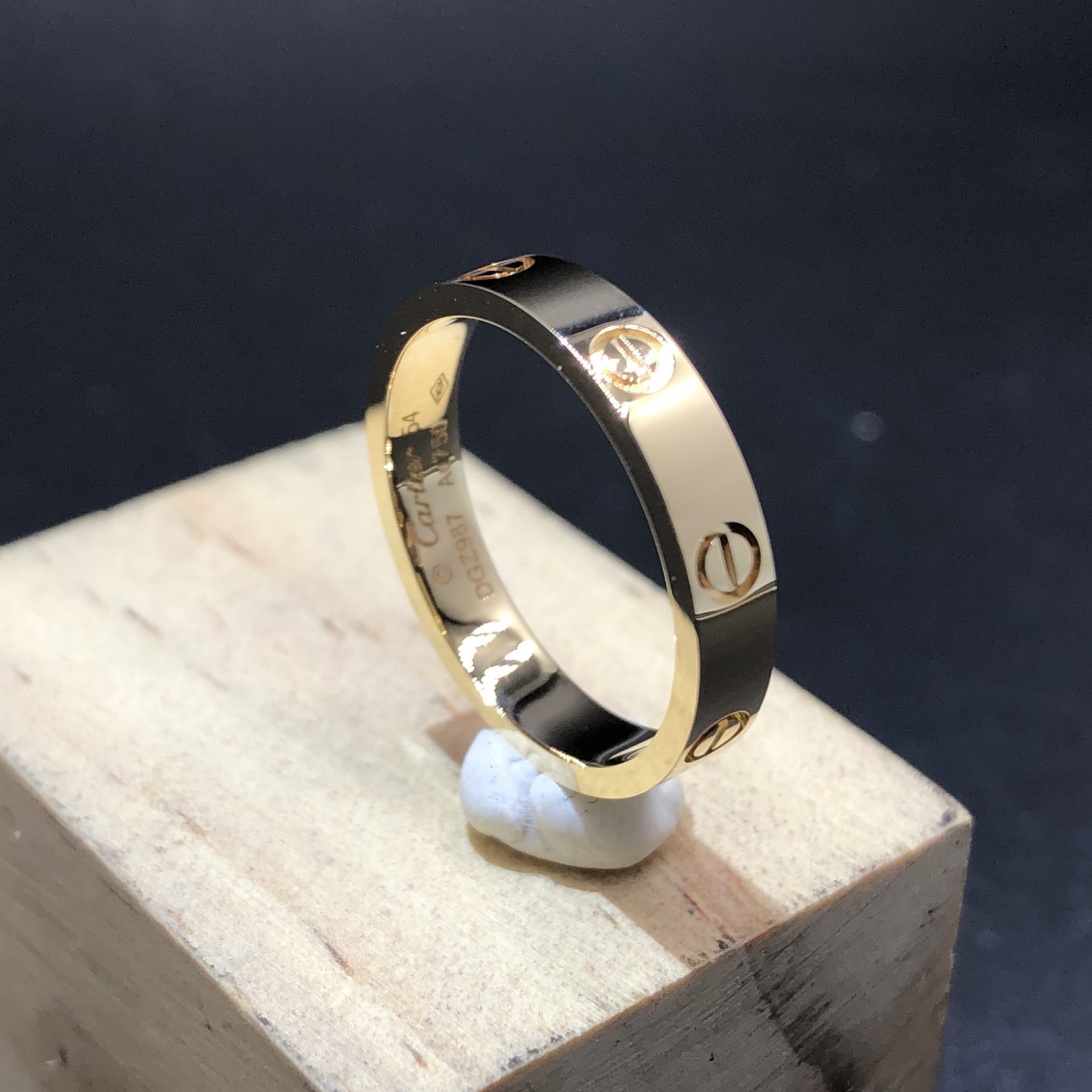 خاتم زفاف كارتييه لوف مخصص مصنوع من الذهب الأصفر عيار 18 قيراطًا