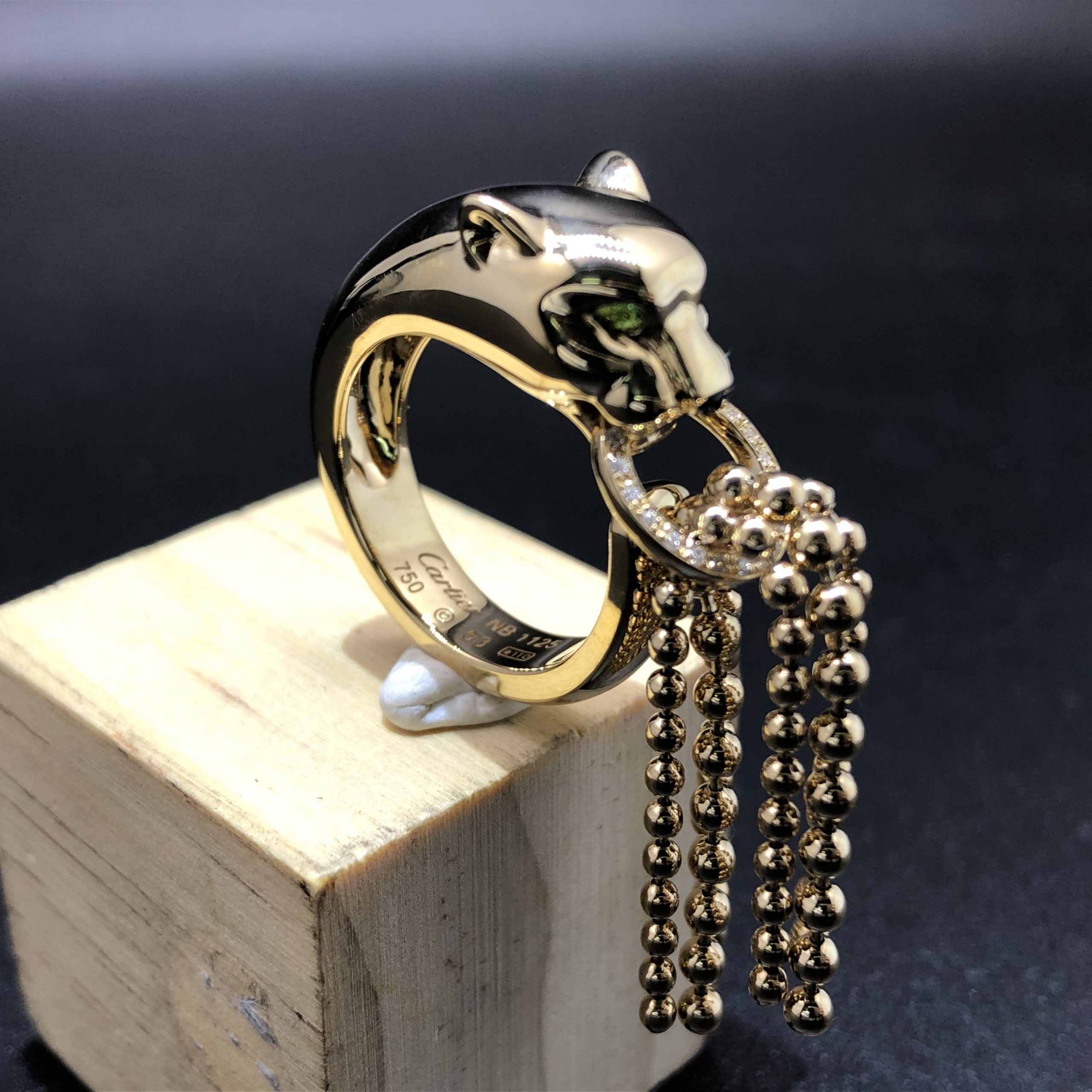 خاتم بانثير دو كارتييه مصنوع خصيصًا من الذهب الأصفر عيار 18 قيراطًا مع الماس,عقيق التسافوريت والعقيق